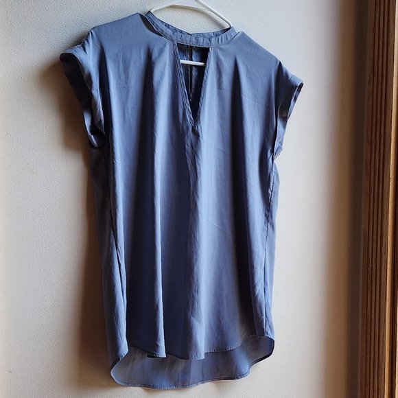 Express Gray/Blue Cap Sleeve Blouse Size Medium - Picture 2 of 16